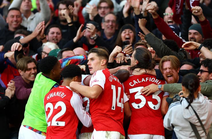 ארסנל חוגגת את השוויון הדרמטי