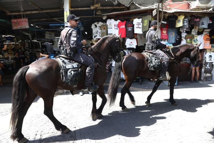 שוטרים גם בתל אביב (צילום: מוטי קמחי) היערכות משטרת ישראל בתל אביב לערב ראש השנה