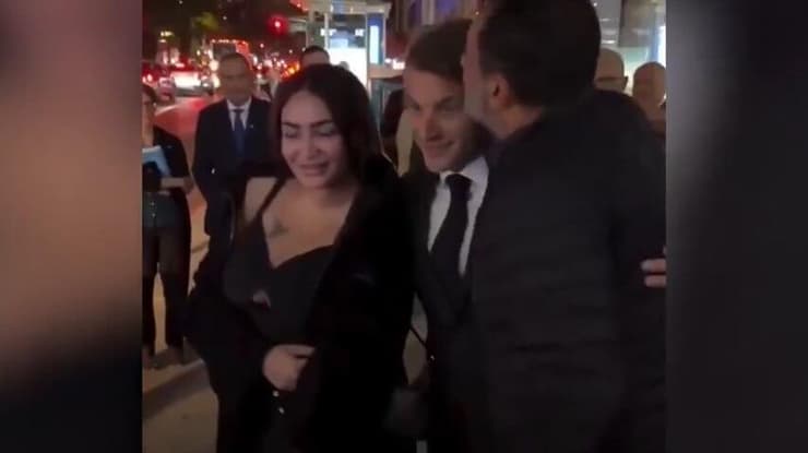 נשיא צרפת מקרון מתקשר לטראמפ ומודיע לו שהשיירה שלו חוסמת את הגישה לרכבו