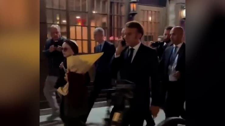 נשיא צרפת מקרון מתקשר לטראמפ ומודיע לו שהשיירה שלו חוסמת את הגישה לרכבו