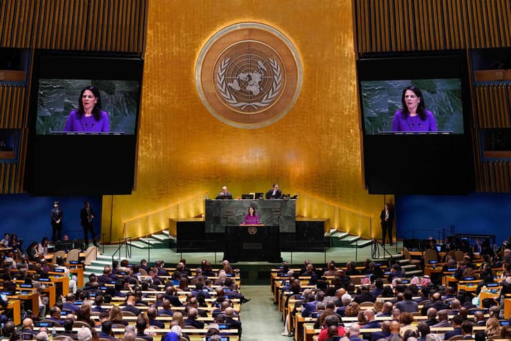 כינוס העצרת הכללית של האו"ם, הערב בניו יורק (צילום: TIMOTHY A. CLARY / AFP) אנאלנה ברבוק, נשיאת העצרת הכללית של האו"ם, בעצרת הכללית של האו"ם בניו יורק