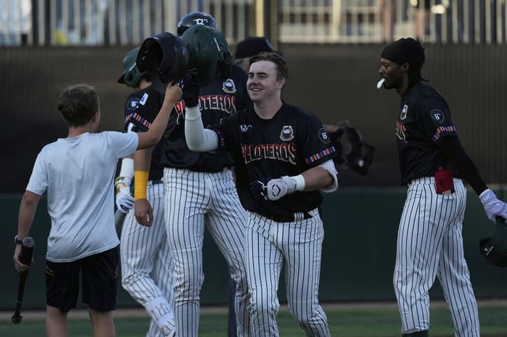 האייפד יקבל את ההחלטות מעכשיו? אוקלנד בולרס (צילום: AP Photo/Jeff Chiu) אוקלנד בולרס בייסבול