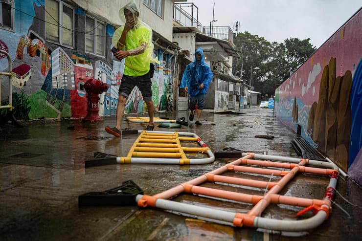 סופת טייפון באי לנטאו בהונג קונג 
