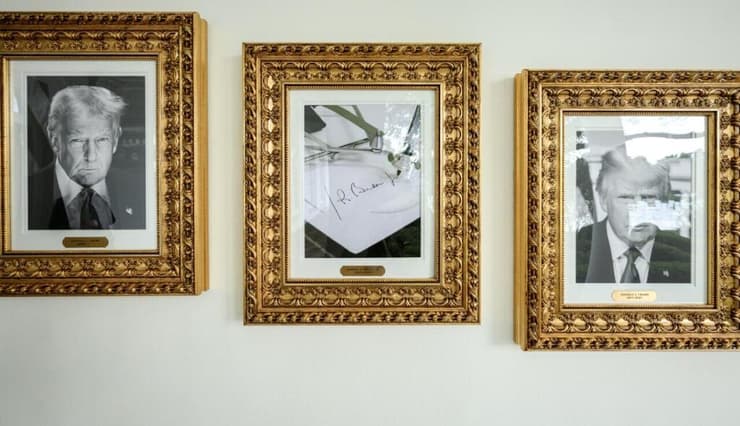 ה-autopen בין שתי תמונות של טראמפ (צילום: הבית הלבן) שדרת הכוכבים הנשיאותית הבית הלבן דונלד טראמפ ג'ו ביידן