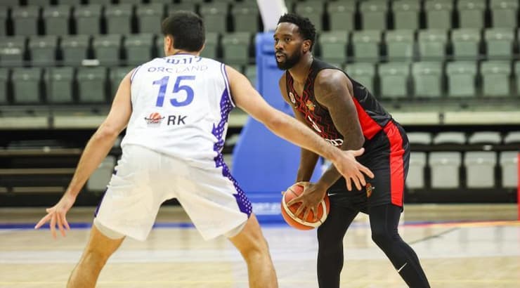 קאדין קרינגטון ושלו לוגשי