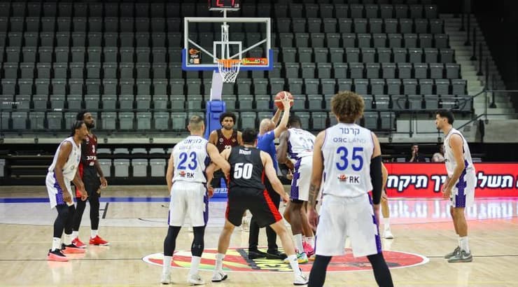 ג'אמפ בול בפתיחת המשחק