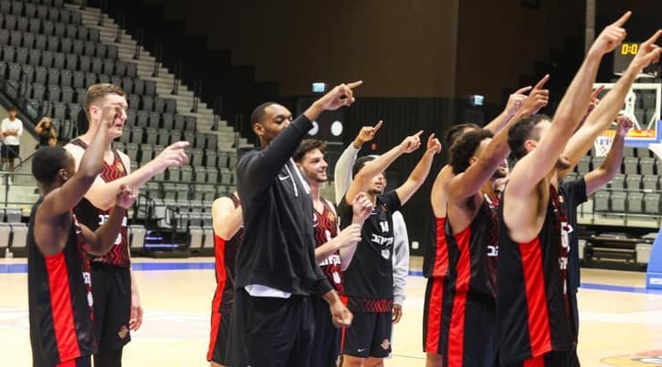 שחקני הפועל ירושלים חוגגים