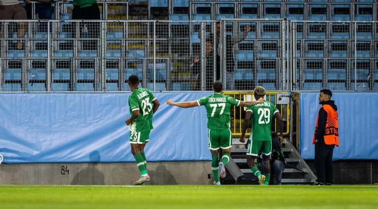 שחקני לודוגורץ חוגגים בטירוף