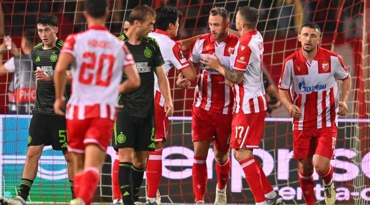 מרקו ארנאטוביץ' חוגג יחד עם חבריו