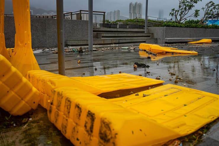 סופת טייפון באי לנטאו בהונג קונג 