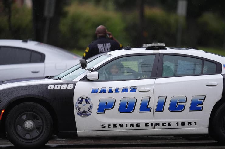 ארה"ב ירי במתקן של סוכנות ההגירה טקסס דאלאס מהגרים