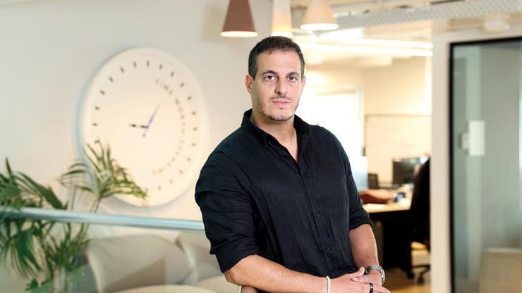 "מעבר ממודל של בנק שנבנה עבור הלקוח למודל של בנק שאפשר לבנות איתו". מנכ"ל בנק ONE ZERO אייל גפני (צילום: דנה קופל) מנכ"ל בנק ONE ZERO אייל גפני