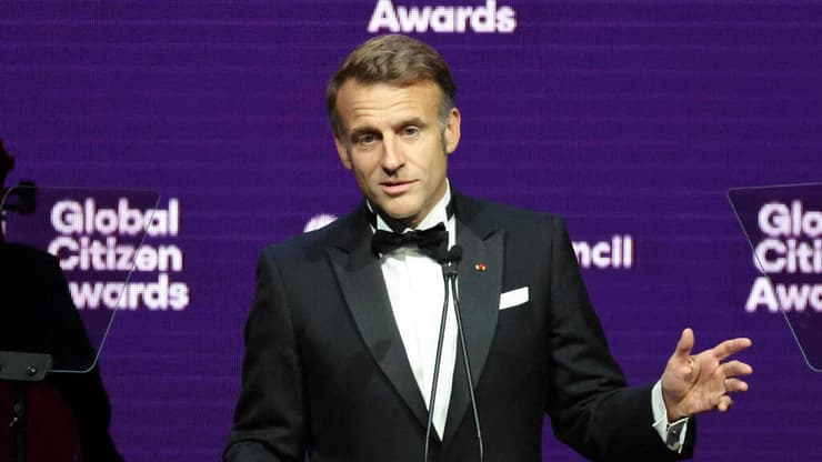 "סיפוח הגדה? הסוף של הסכמי אברהם". מקרון (צילום: Kena Betancur / AFP) נשיא צרפת עמנואל מקרון נואם במהלך אירוע פרסי האזרח העולמי של המועצה האטלנטית לשנת 2025, בשולי העצרת הכללית האו"ם