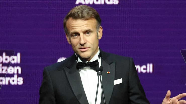 מקרון. נתניהו ינסה לגבש צעדים נגדו (צילום: Kena Betancur / AFP) נשיא צרפת עמנואל מקרון נואם במהלך אירוע פרסי האזרח העולמי של המועצה האטלנטית לשנת 2025, בשולי העצרת הכללית האו"ם