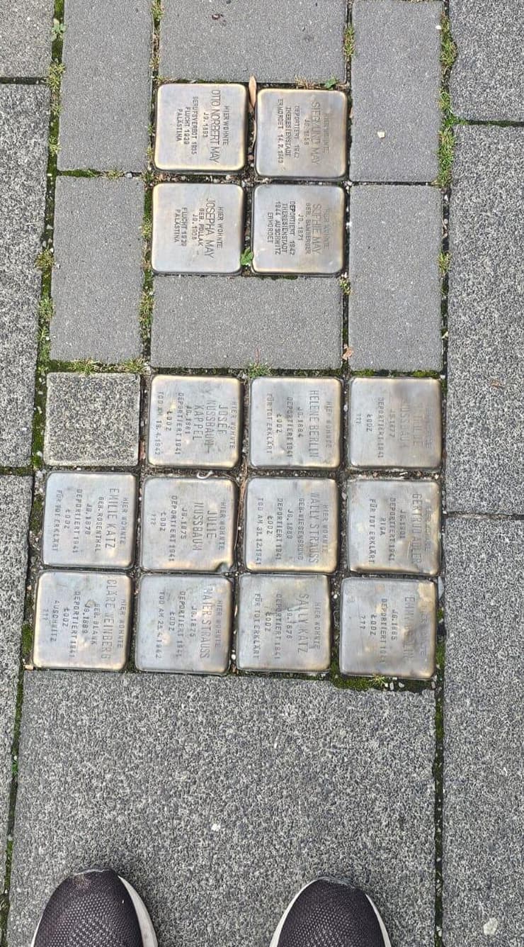 אבני נגף לזכר נרצחי השואה