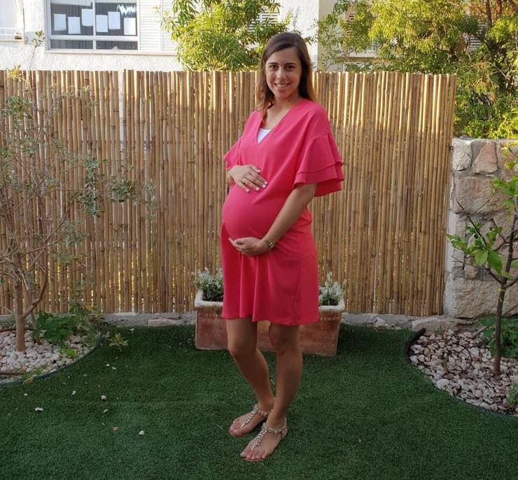 ''הבנתי שיש לי מזל''. נוי במהלך ההיריון (צילום: אלבום ביתי) נוי גנחובסקי