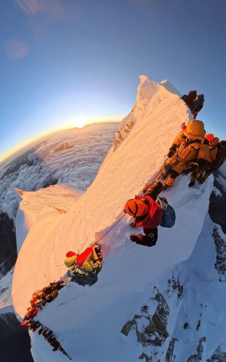 על גג העולם