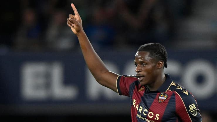 העברתו ללבאנטה לא הייתה תמימה. איונג ( צילום: REUTERS/Pablo Morano) איונג