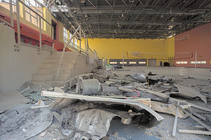 אולם הספורט בבסיס רעים, שבו התבצרו מחבלים