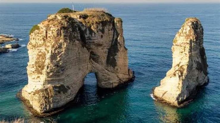 סלע בביירות שנאסר להאיר עליו את תמונת מזכ"ל חיזבאללה לשעבר חסן נסראללה