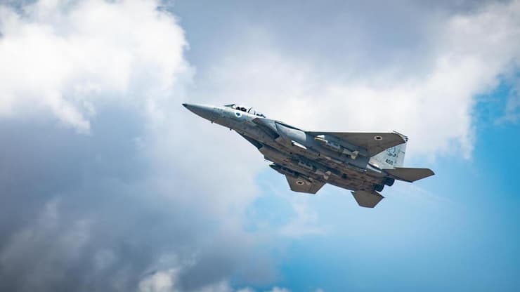 מטוס קרב בדרך לתימן (צילום: דובר צה"ל) המראת מטוסי קרב של חיל האוויר לתקיפה בתימן