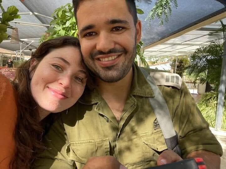 "דמיינתי אותו עם עגלה, יכול היה להיות אבא מדהים". רס"ן שחר נתנאל בוזגלו ז"ל ואלמנתו עדי (צילום: מתוך פייסבוק ) רס"ן שחר נתנאל בוזגלו ז"ל ואלמנתו עדי