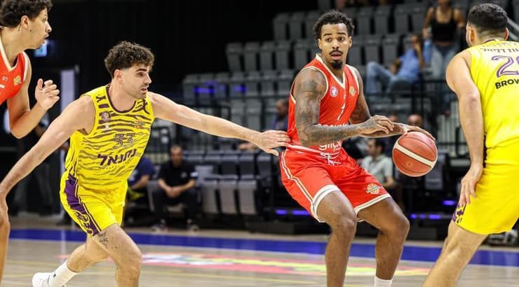 קיילר אדוארדס (לילך וויס-רוזנברג) קיילר אדוארדס