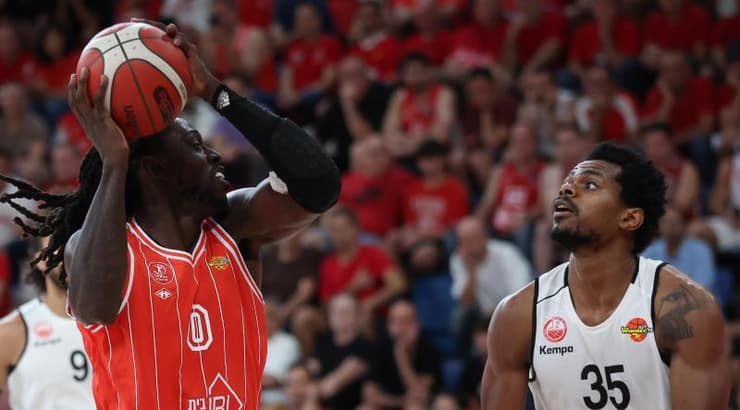 ג׳ונתן מוטלי (רדאד ג'בארה) ג׳ונתן מוטלי