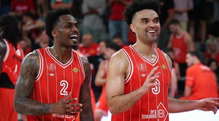 אנטוניו בלייקני ואלייז׳ה בריינט (רדאד ג'בארה) אנטוניו בלייקני ואלייז׳ה בריינט