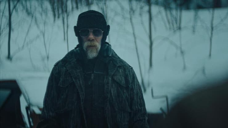 העיקר שאתה בכלל לא נראה חשוד. מתוך "בדם קר" (צילום: באדיבות סרטי יונייטד קינג) מתוך "בדם קר"