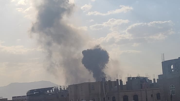 תיעוד מהתקיפה בצנעא