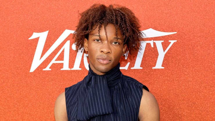 לא נחשב רשמית כחשוד בשלב זה. d4vd (צילום: KEVIN WINTER / GETTY IMAGES NORTH AMERICA / AFP) הראפר D4VD