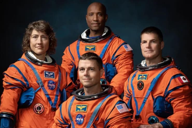 נצא כשהחללית תהיה מוכנה והצוות יהיה מוכן, וזה יהיה מדהים. צוות ארטמיס 2: מימין: ג'רמי הנסן, ויקטור גלובר (מאחור), ריד וייסמן וכריסטינה קוך