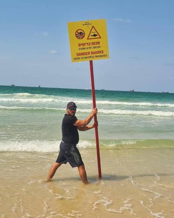 סגירת החוף לרחצה (צילום: אגף החופים, עיריית אשדוד) התרעה על כריש בחוף י"א באשדוד