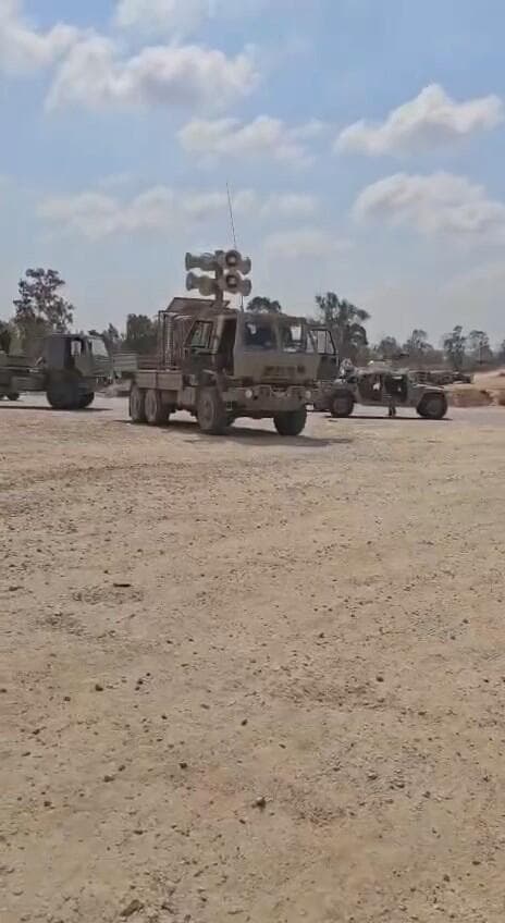 משאית עם הרמקולים בדרך לגבול עזה להשמיע את נאום נתניהו באו"ם