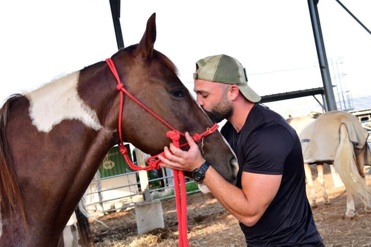 חוות סוסים טיפולית בנהלל לזכר אמיר ירדנאי שסבל מפוסט טראומה