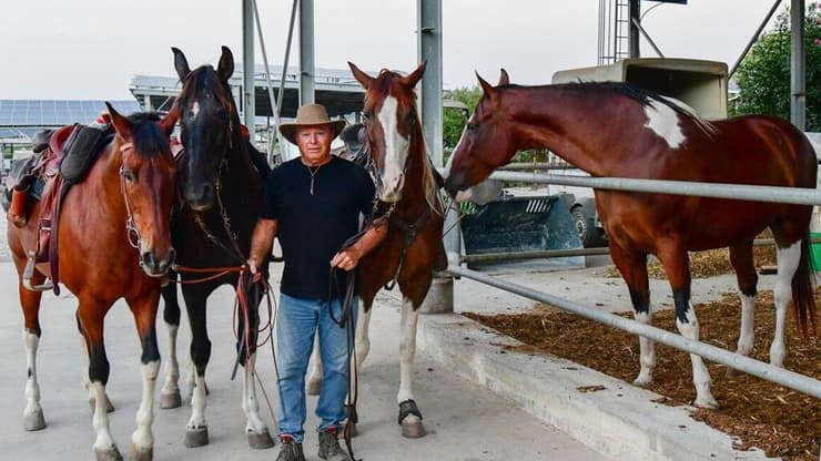 חוות סוסים טיפולית בנהלל לזכר אמיר ירדנאי שסבל מפוסט טראומה