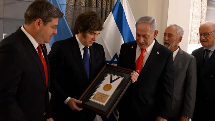 נתניהו ומיליי בניו יורק. ראש הממשלה קיבל "ברקס" (צילום: אבי אוחיון, לע"מ) ראש הממשלה נתניהו עם נשיא ארגנטינה חאבייר מיליי, בזמן ביקורו בניו יורק