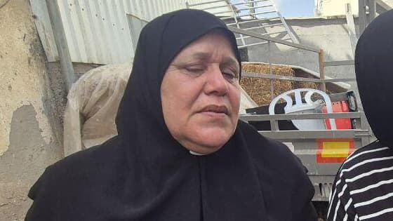 אשתו של הנרצח, אימו ובנו