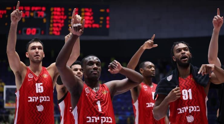 שחקני הפועל ירושלים מאושרים