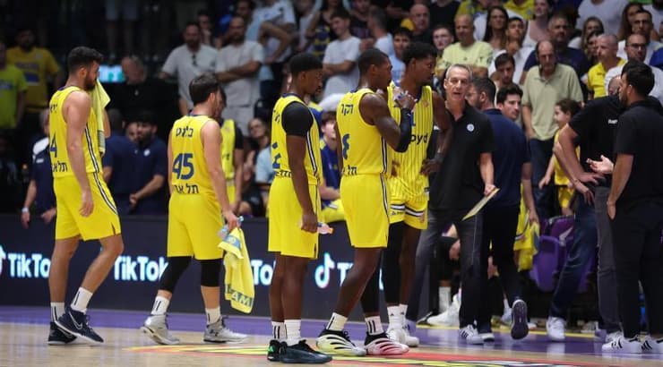 שחקני מכבי תל אביב מאוכזבים