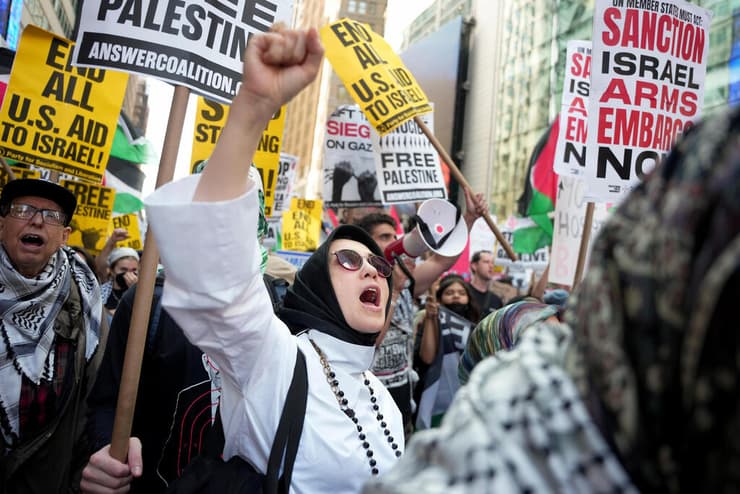 הפגנה נגד ישראל ב ניו יורק במקביל לנאום נתניהו בעצרת האו"ם או"ם