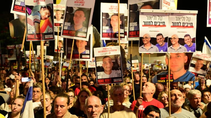 העצרת בתל אביב (צילום: יובל חן) עצרת משפחות החטופים בתל אביב