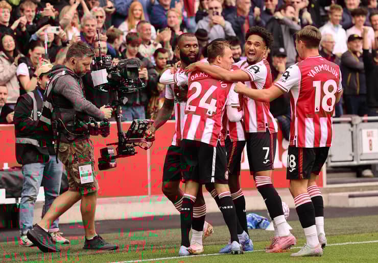 טיאגו חוגג עם החברים 