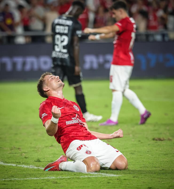 שחקן הפועל ת"א רוי קורין