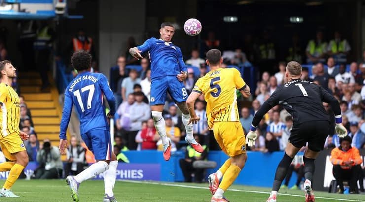 אנזו פרננדס נוגח את שער היתרון (IMAGO) אנזו פרננדס נוגח את שער היתרון