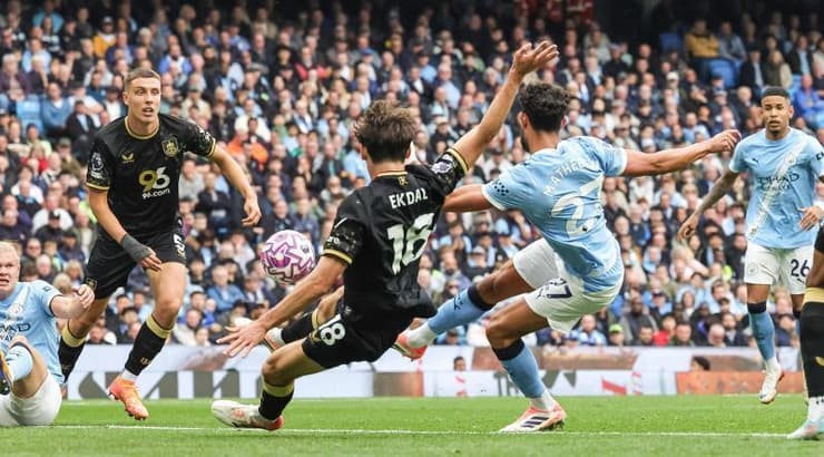 מתיאוס נונס בועט את השני לשער (IMAGO) מתיאוס נונס בועט את השני לשער