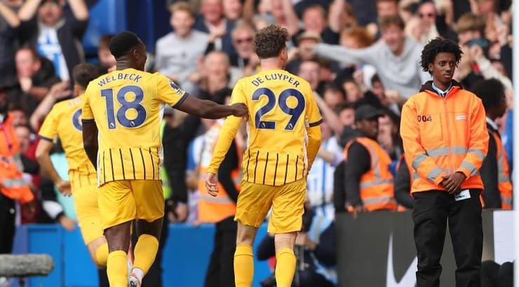 מקסים דה קויפר חוגג את השני (IMAGO) מקסים דה קויפר חוגג את השני