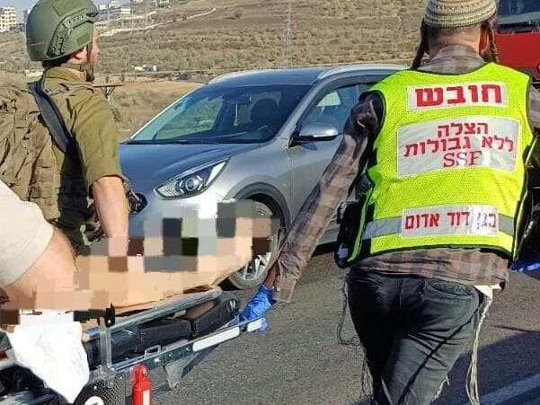 פינוי הפצוע מהזירה בצומת ג'ית