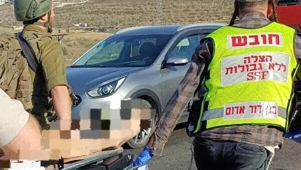 פינוי הפצוע מהזירה בצומת ג'ית